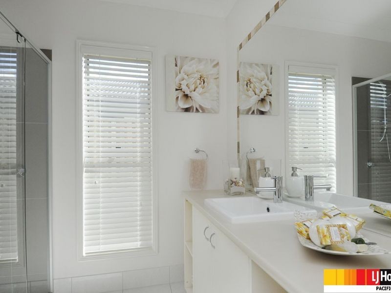 13 Wunburra Circle, Pacific Pines QLD 4211