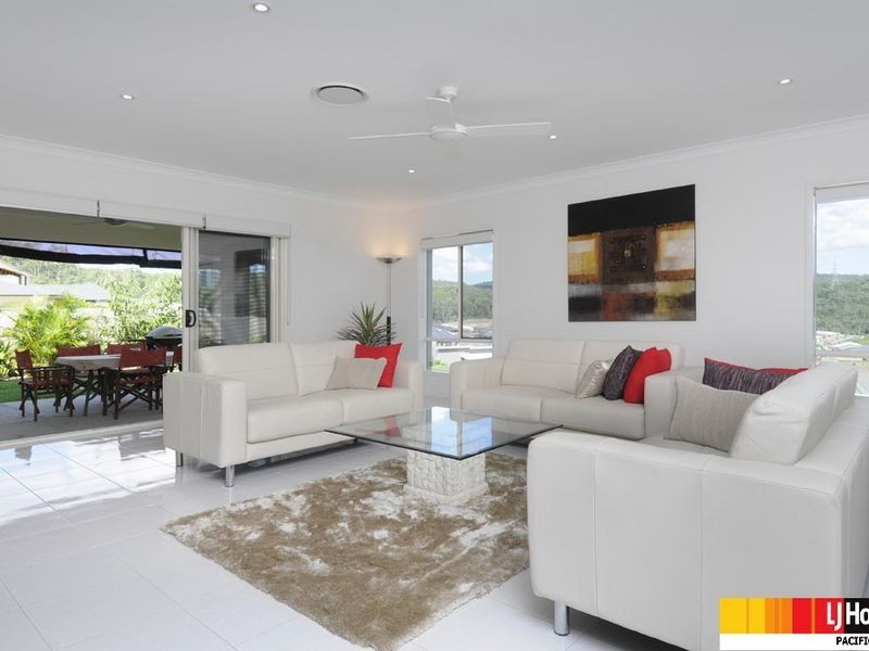 13 Wunburra Circle, Pacific Pines QLD 4211