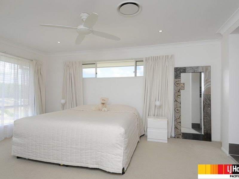 13 Wunburra Circle, Pacific Pines QLD 4211