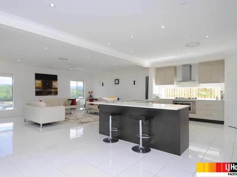 13 Wunburra Circle, Pacific Pines QLD 4211