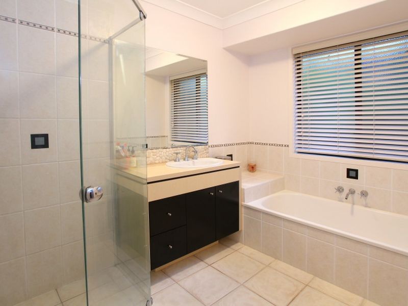 24 Yaldara Street, Pacific Pines QLD 4211