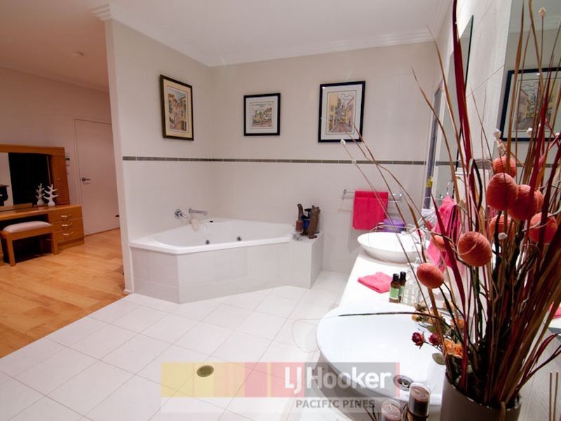 70 Diamantina Circuit, Pacific Pines QLD 4211