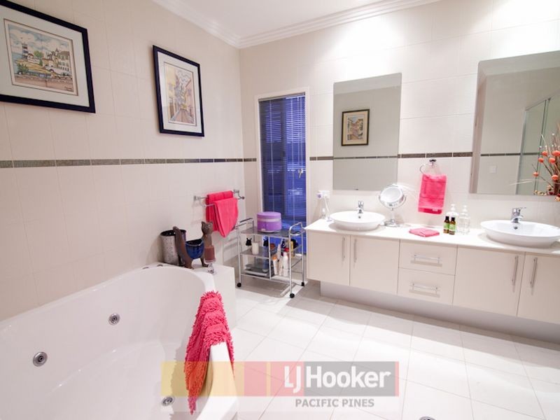 70 Diamantina Circuit, Pacific Pines QLD 4211