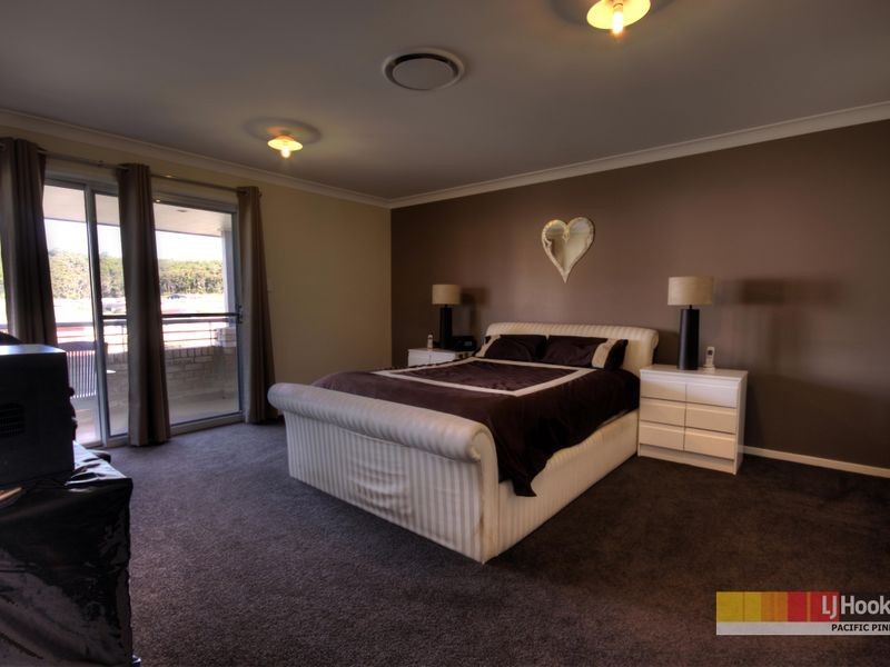 92 Wunburra Circle, Pacific Pines QLD 4211