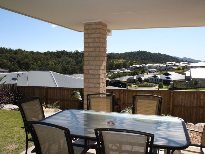 102 Wunburra Circle, Pacific Pines QLD 4211