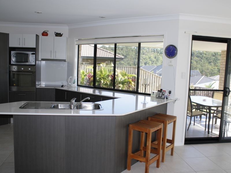 102 Wunburra Circle, Pacific Pines QLD 4211