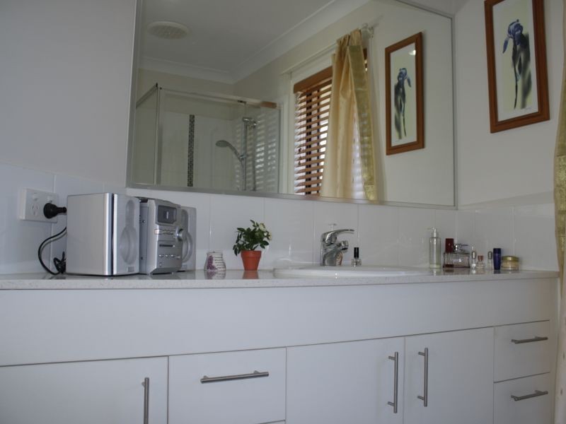 102 Wunburra Circle, Pacific Pines QLD 4211