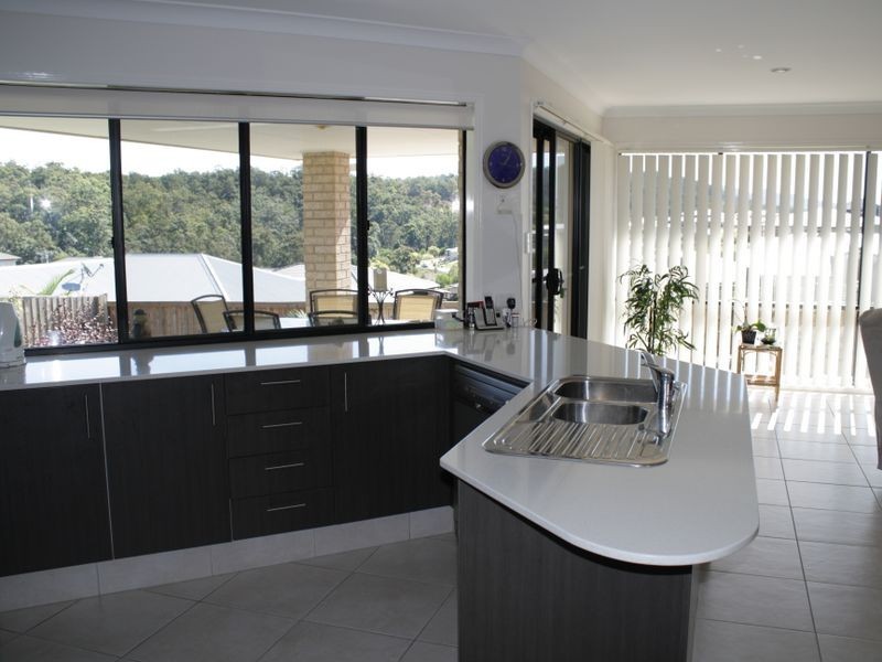 102 Wunburra Circle, Pacific Pines QLD 4211