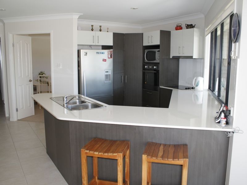 102 Wunburra Circle, Pacific Pines QLD 4211