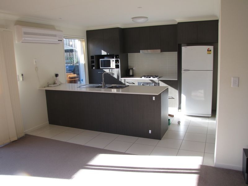 42/1 Belongil Street, Pacific Pines QLD 4211