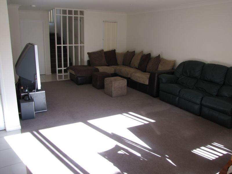 42/1 Belongil Street, Pacific Pines QLD 4211