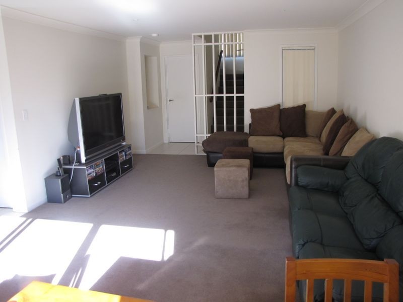 42/1 Belongil Street, Pacific Pines QLD 4211