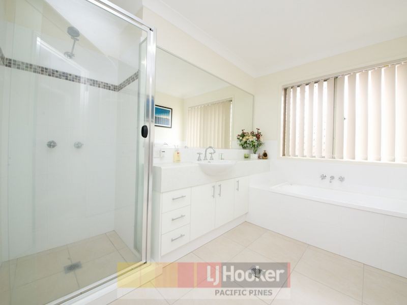 50 Hawkesbury Avenue, Pacific Pines QLD 4211