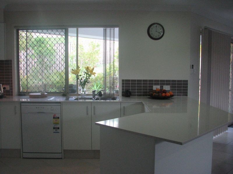 50 Hawkesbury Avenue, Pacific Pines QLD 4211