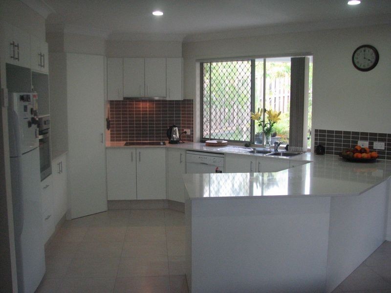 50 Hawkesbury Avenue, Pacific Pines QLD 4211