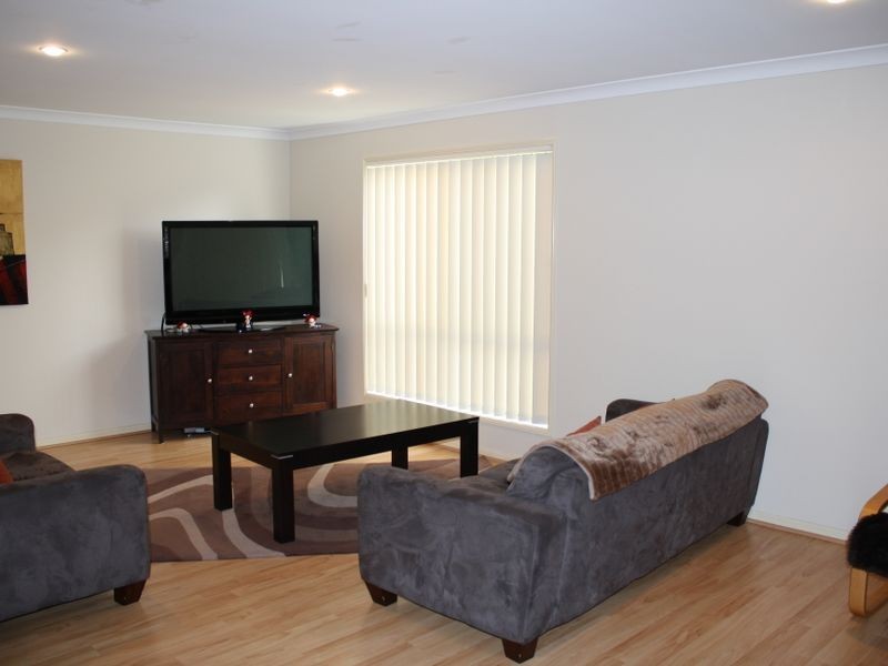 3 Elimbah Street, Pacific Pines QLD 4211