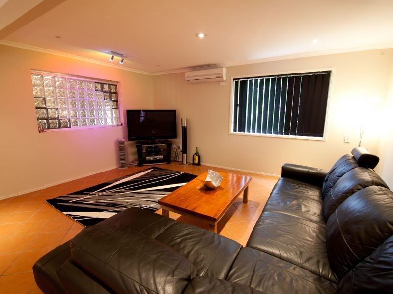 26 Polynesia Avenue, Pacific Pines QLD 4211