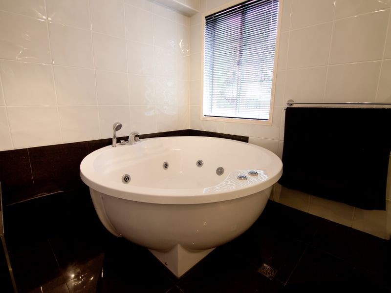 26 Polynesia Avenue, Pacific Pines QLD 4211