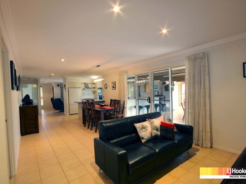 8 Pandora Crescent, Pacific Pines QLD 4211