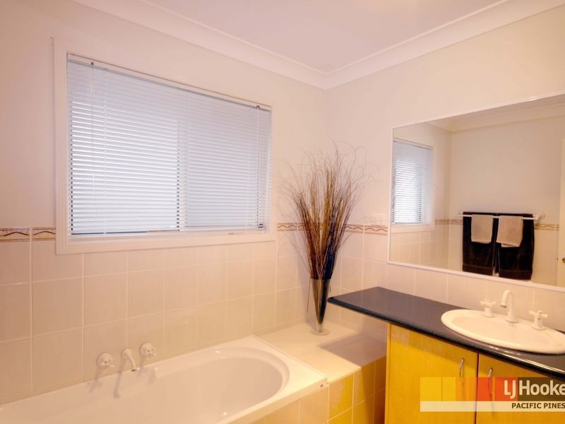 8 Pandora Crescent, Pacific Pines QLD 4211