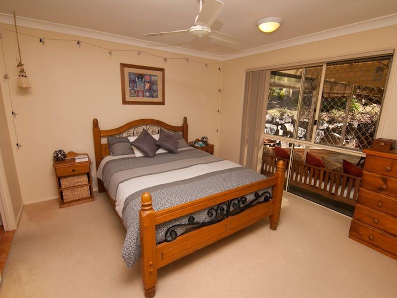 8 Flint Court, Pacific Pines QLD 4211