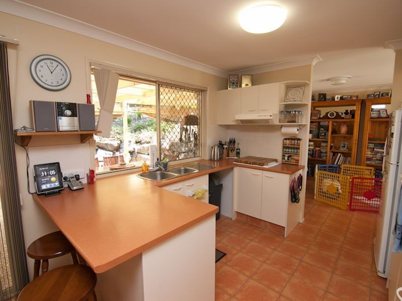 8 Flint Court, Pacific Pines QLD 4211