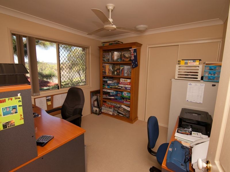 8 Flint Court, Pacific Pines QLD 4211
