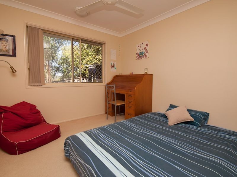 8 Flint Court, Pacific Pines QLD 4211