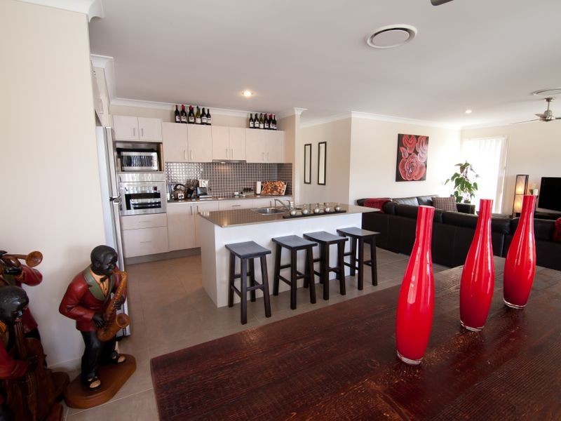 129 Wunburra Circle, Pacific Pines QLD 4211