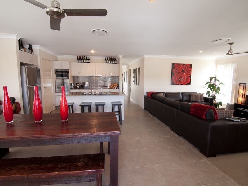 129 Wunburra Circle, Pacific Pines QLD 4211