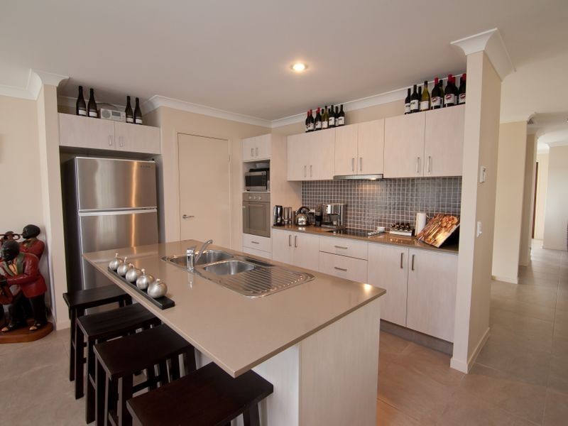 129 Wunburra Circle, Pacific Pines QLD 4211