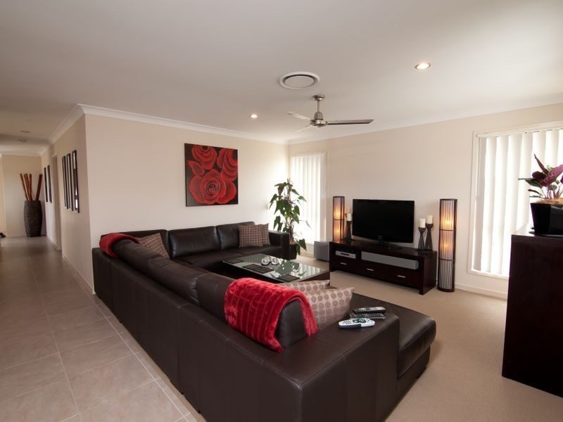 129 Wunburra Circle, Pacific Pines QLD 4211