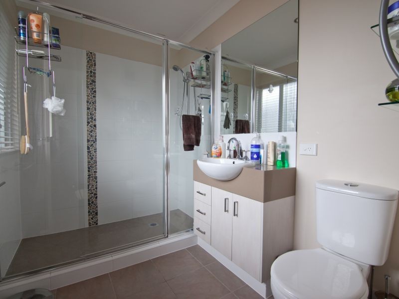 129 Wunburra Circle, Pacific Pines QLD 4211
