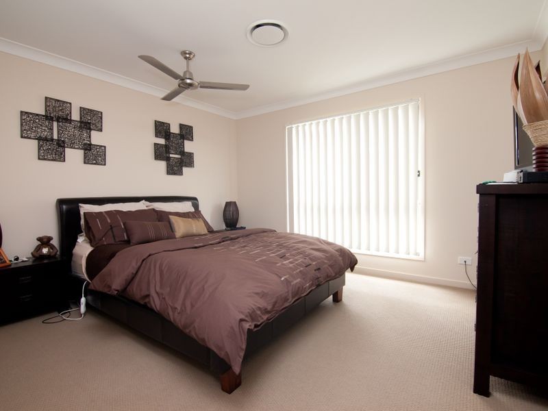 129 Wunburra Circle, Pacific Pines QLD 4211