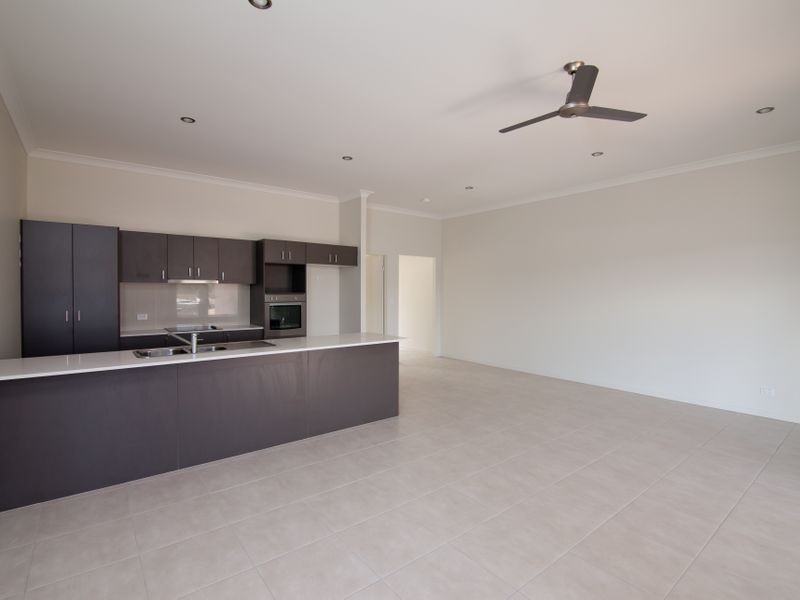 2/42 Wunburra Circle, Pacific Pines QLD 4211