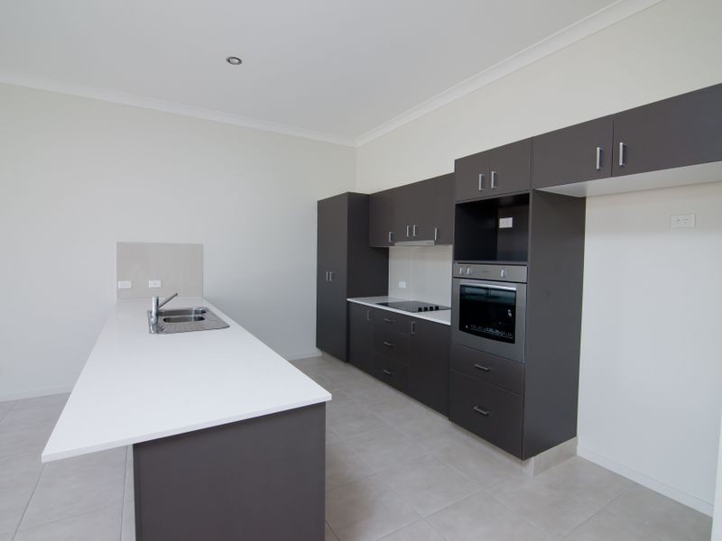 2/42 Wunburra Circle, Pacific Pines QLD 4211