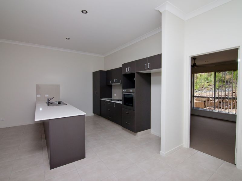 2/42 Wunburra Circle, Pacific Pines QLD 4211