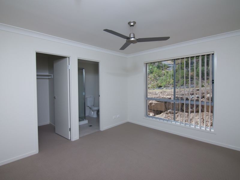 2/42 Wunburra Circle, Pacific Pines QLD 4211