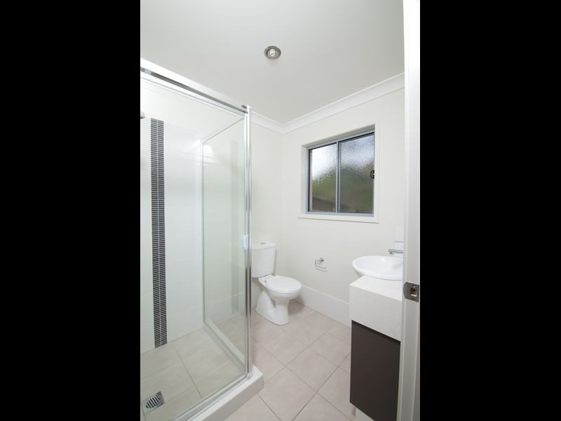 2/42 Wunburra Circle, Pacific Pines QLD 4211