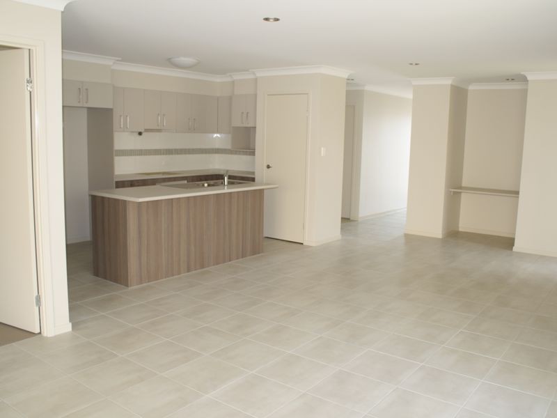 30 Bellinger Key, Pacific Pines QLD 4211