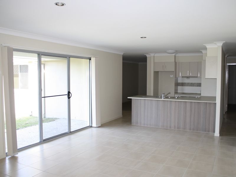 16 Jardine Street, Pacific Pines QLD 4211