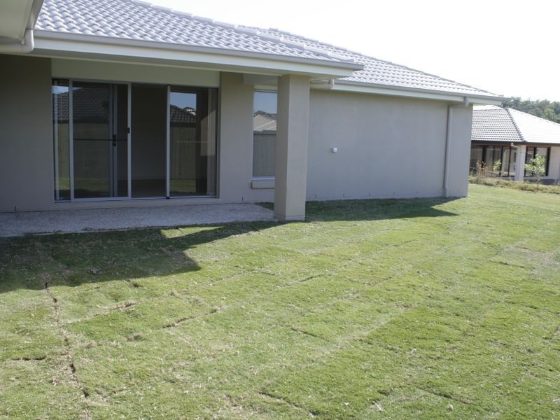 16 Jardine Street, Pacific Pines QLD 4211