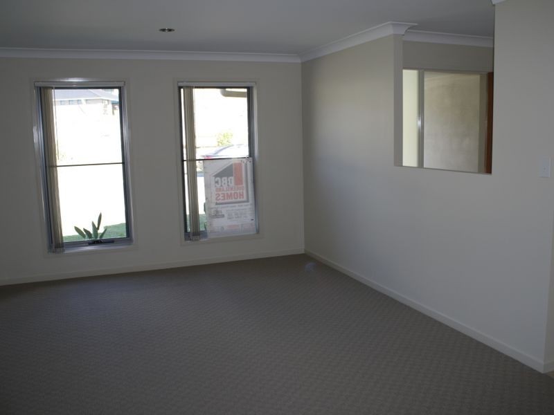 16 Jardine Street, Pacific Pines QLD 4211