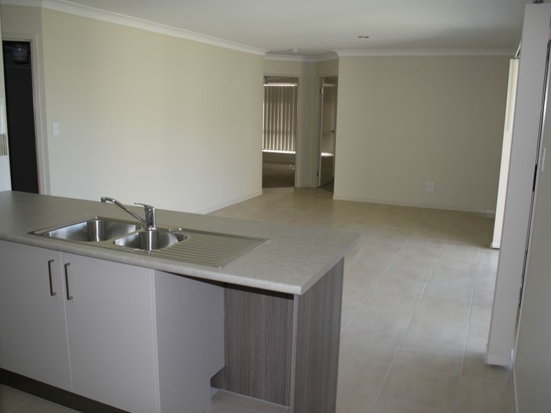 16 Jardine Street, Pacific Pines QLD 4211