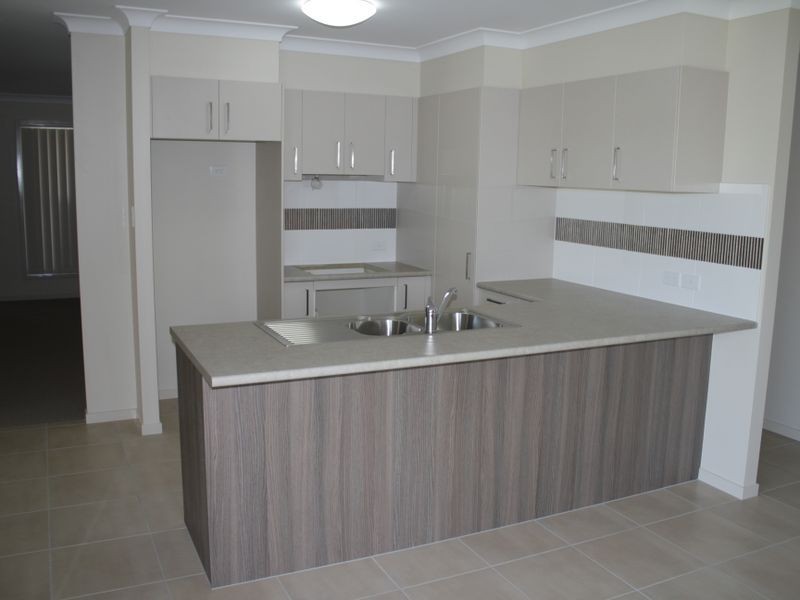 16 Jardine Street, Pacific Pines QLD 4211