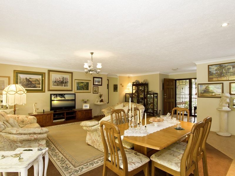 6 Henderson Rise, Pacific Pines QLD 4211