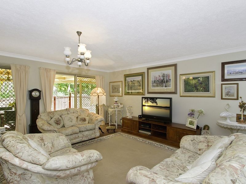 6 Henderson Rise, Pacific Pines QLD 4211