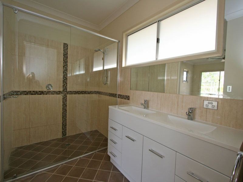 11 Flame Tree Crescent, Maudsland QLD 4210