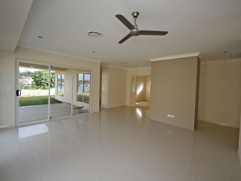 11 Flame Tree Crescent, Maudsland QLD 4210