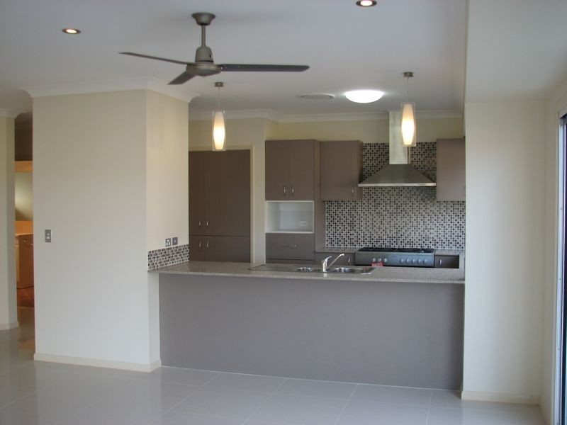 11 Flame Tree Crescent, Maudsland QLD 4210